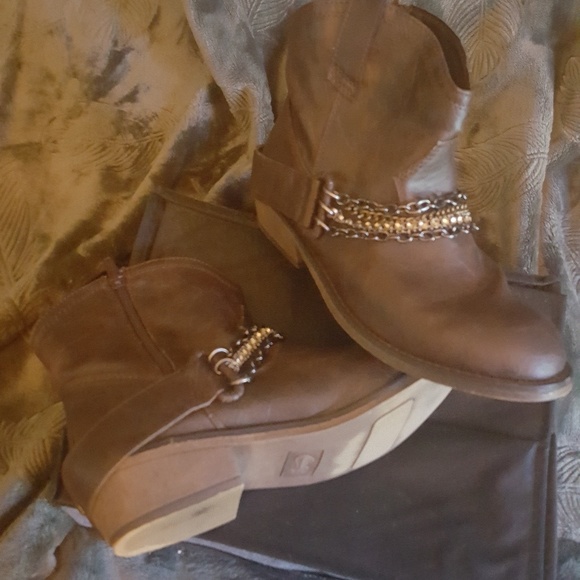 Boots - Picture 2 of 8